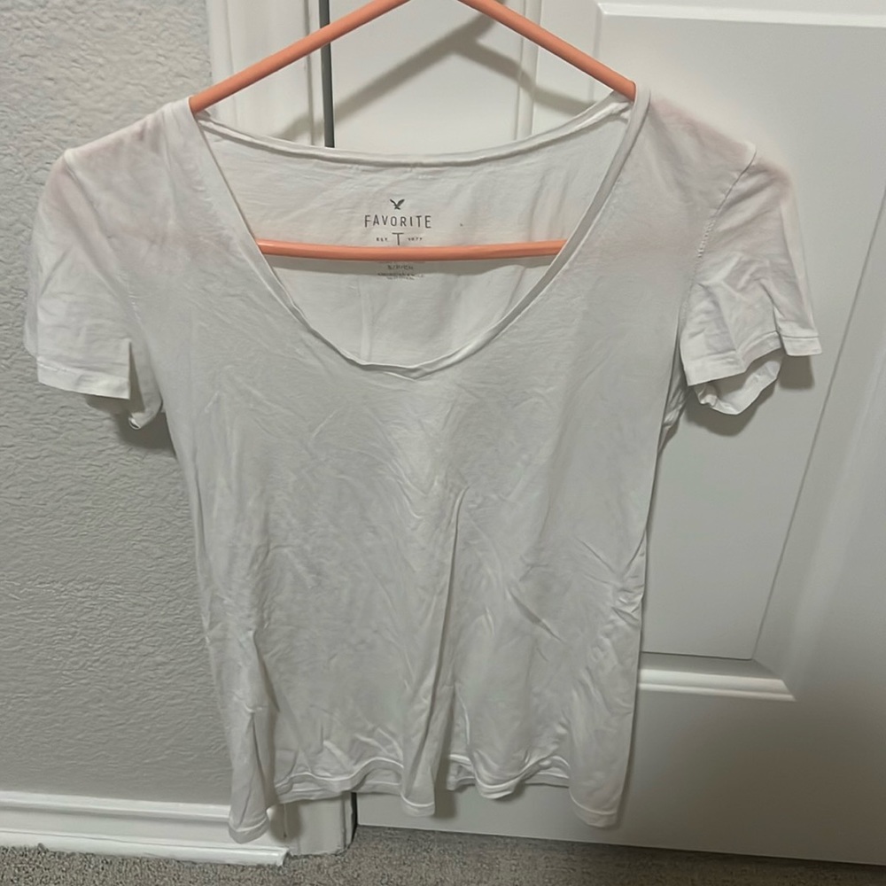 American Eagle White V neck Tee S